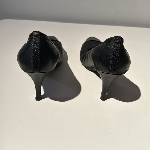 PRADA SOFT BLACK LEATHER SMALL HEEL PUMP PATENT POINT SIZE 8 GREAT CONDITION - Picture 4 of 5